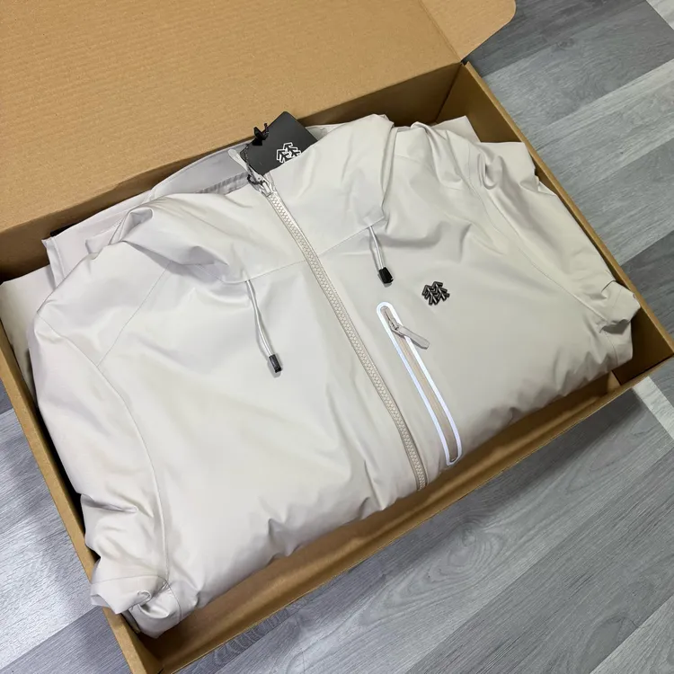 户外小树高品质连帽男女同款防水防寒羽绒服冲锋衣登山旅行运动