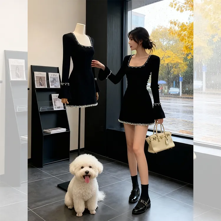 冬季内搭方领烫钻包臀短裙女装气质高贵打底黑色喇叭袖针织连衣裙