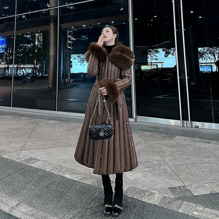 90白鹅绒羽绒服女长款2025冬季新款狐狸毛领复古收腰加厚保暖外套