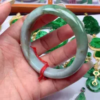 翡翠手镯未镶嵌翡翠