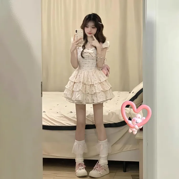 学院风甜美小飞袖碎花连衣裙女在逃公主蓬蓬裙收腰蓬蓬蛋糕吊带裙