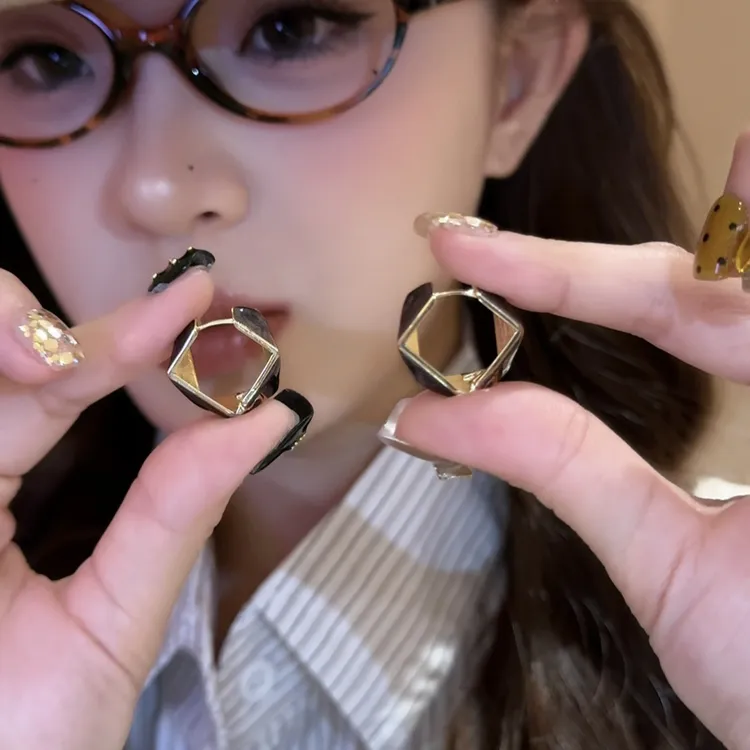 铜合金耳饰 初秋百搭款式几何菱形不规则耳扣女设计感简约素圈