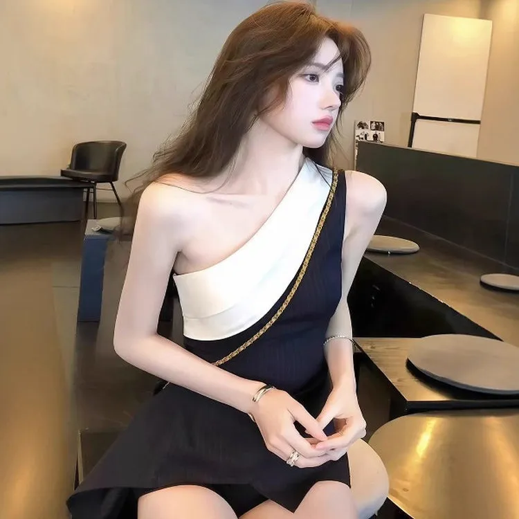 法式轻熟名媛风撞色拼接斜肩背心女夏季新款修身显瘦气质无袖上衣