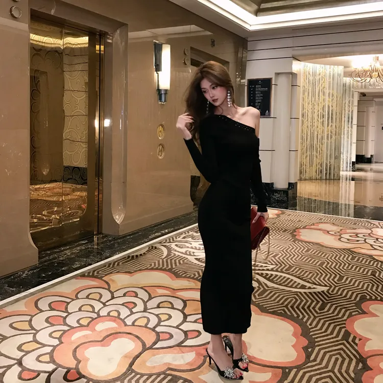 法式性感斜肩针织连衣裙女修身收腰显瘦气质包臀开叉长裙12-2602