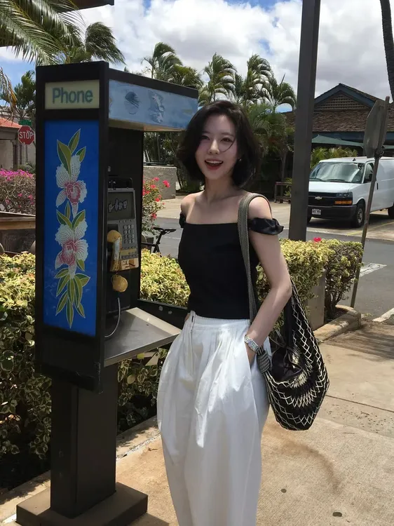 夏季新款洋气衣服女法式一字肩设计感修身上衣慵懒风休闲阔腿裤