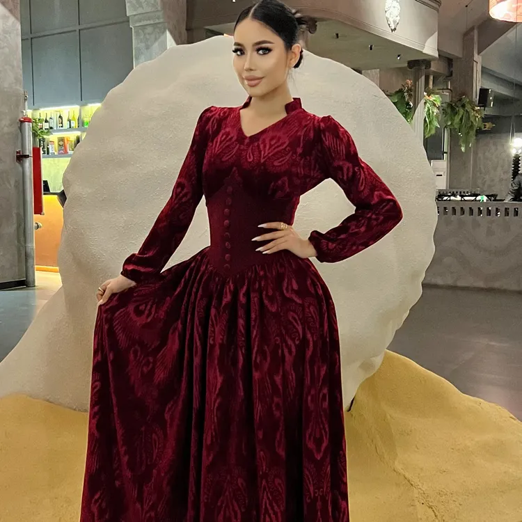 秋冬新款艾特莱斯复古蕾丝连衣裙显瘦性感气质网红修身紧身百搭