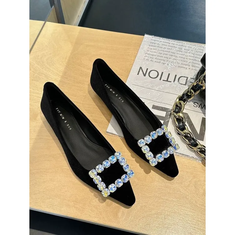 黑色金丝绒浅口尖头2025夏季新款女平底水钻欧美千金鞋子名媛风