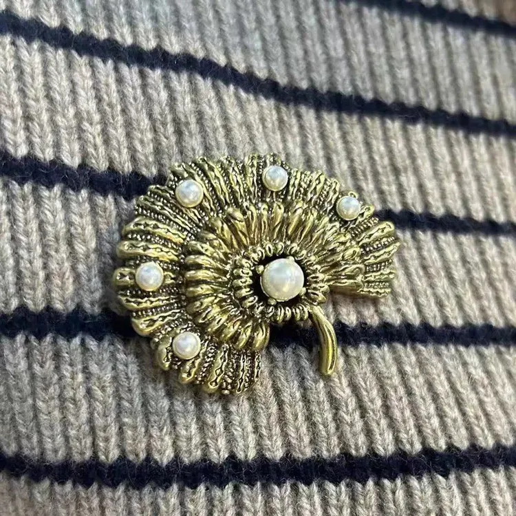 铜合金玻璃胸针 季阿玛施新颖甜美金色首饰胸针590072蒲扇别针女