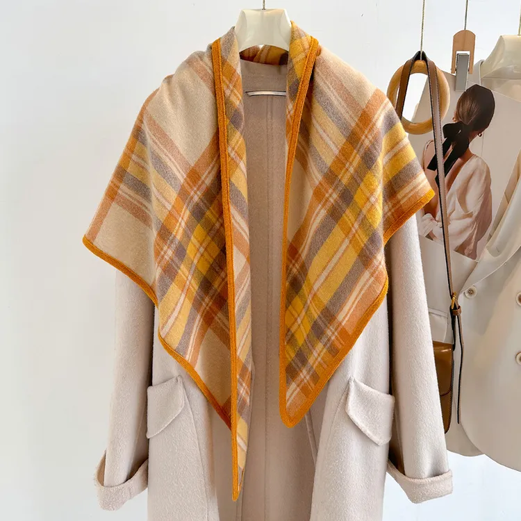 格子纯羊毛三角披肩外搭女士冬季针织羊绒韩版围巾送礼妈妈保暖