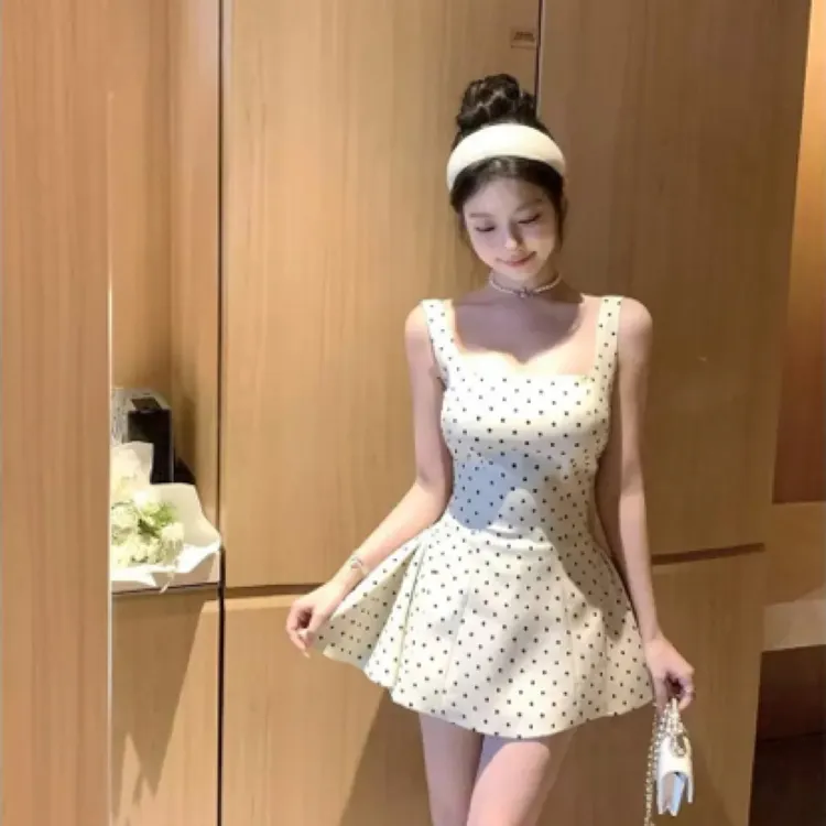 新款法式波点方领吊带连衣裙气质裙子女a字裙纯欲夏季蓬蓬短裙