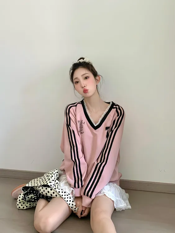 2025早春新款粉色甜美v领假两件蕾丝卫衣女上衣百搭高腰显瘦半裙