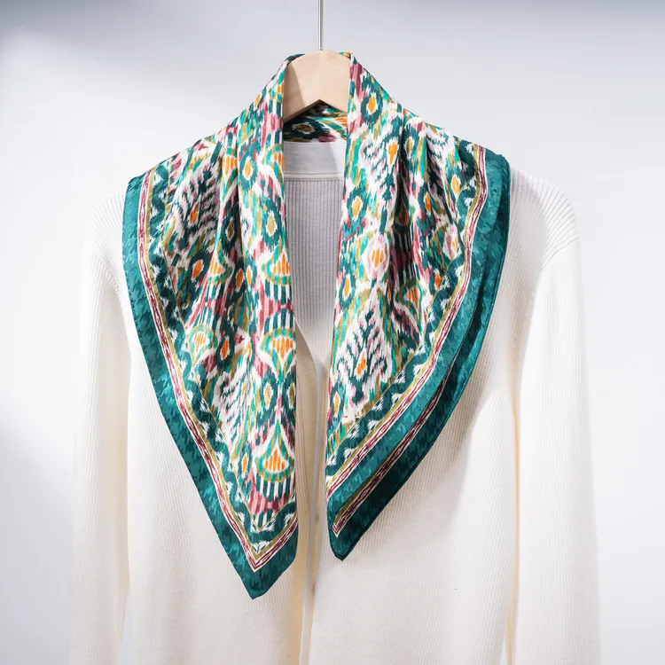 加禾【春日】16姆米 桑蚕丝提花桑波段女士丝巾65*65