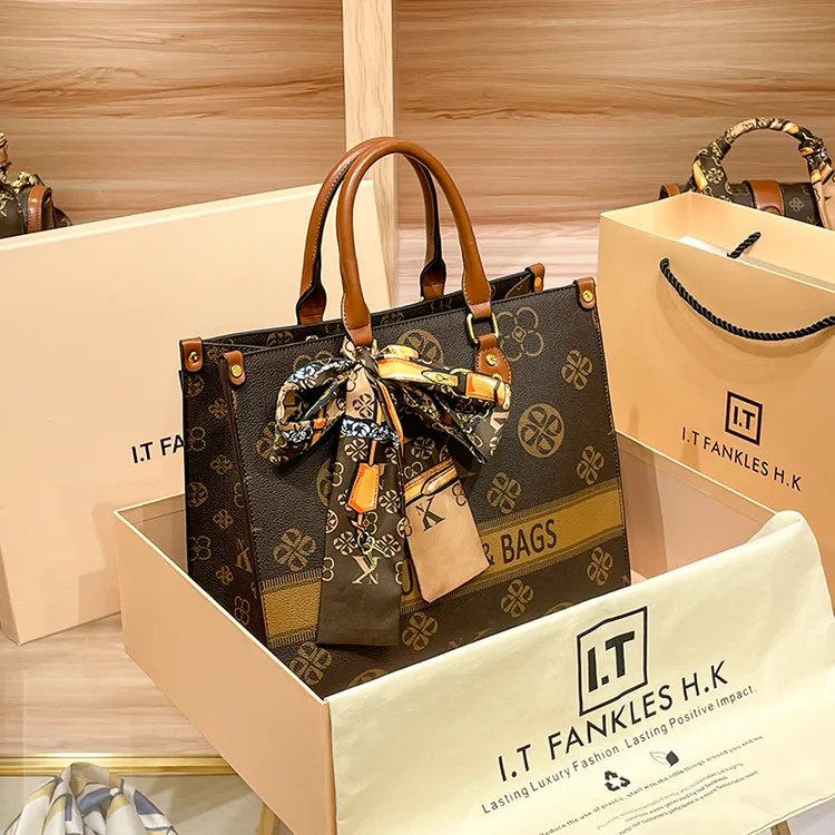 香港女士包包2025新款爆款高级感单肩女包时尚百搭手提包托特包包