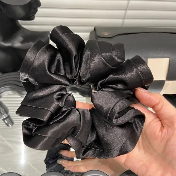 E4526 赵露思同款缎面大肠发圈女高级2025新超大黑色丸子头花发饰