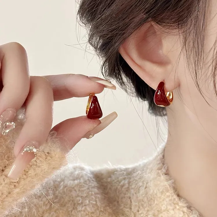铜合金耳饰 秋冬新款水滴耳扣气质时尚耳环轻奢饰品百搭复古耳钉