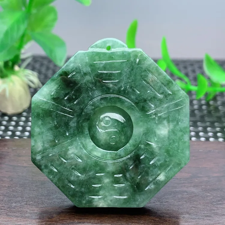 缅甸天然翡翠A货满色油青飘花大太极八卦牌挂件吊坠绿色菠菜绿