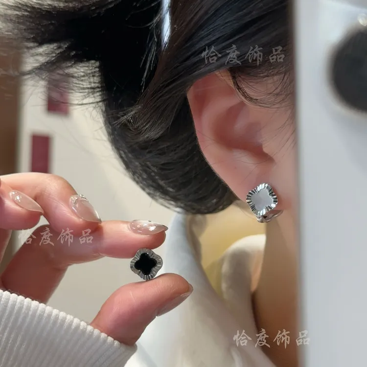  【恰度】双面戴黑白色四叶花朵耳扣气质百搭