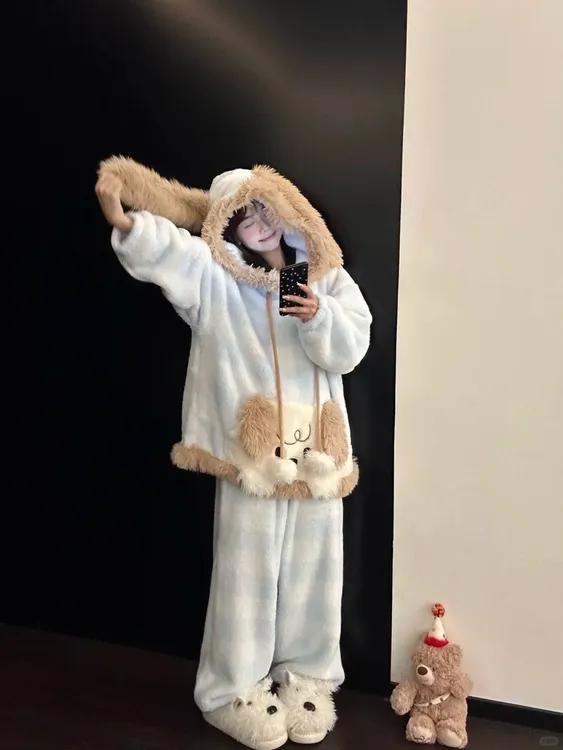 甜美可爱卡通毛绒小狗珊瑚绒爆款睡衣女冬新款保暖连帽家居服套装