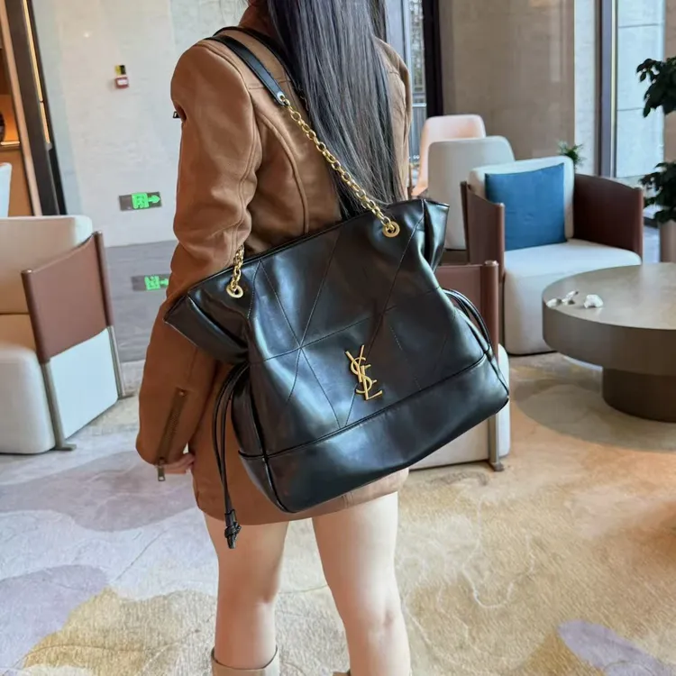【完美女友】松弛感大容量水桶包女2025新款秋冬轻奢单肩腋下托特包