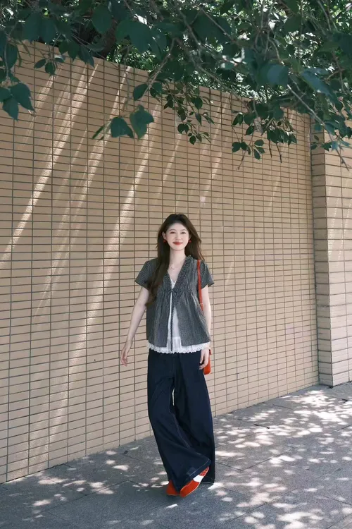 2025夏季新款韩系蕾丝拼接假两件无袖衬衫复古阔腿牛仔裤两件套