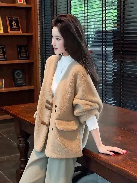 美拉德时尚洋气时髦休闲百搭高级感巨好看卡其色羊羔毛外套女秋冬