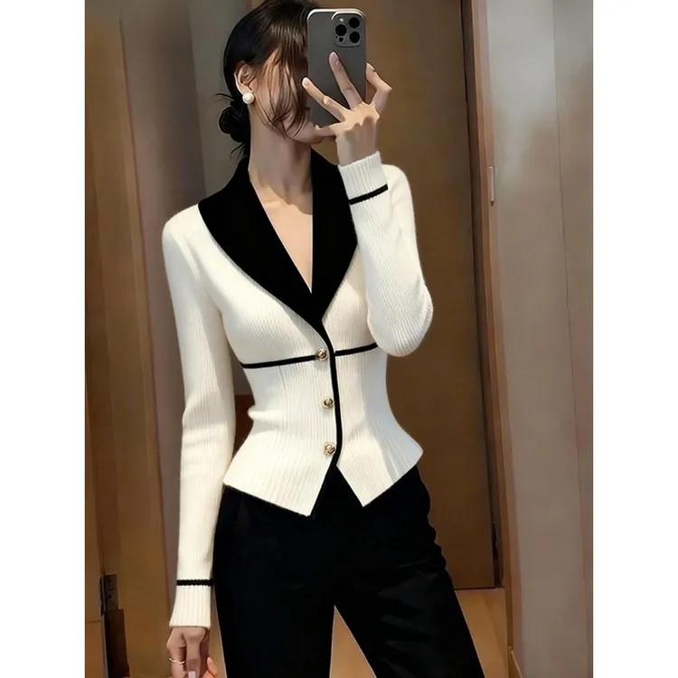 黑白拼接针织上衣女秋冬季巨好看小众不撞款气质高端掐腰毛衣外套