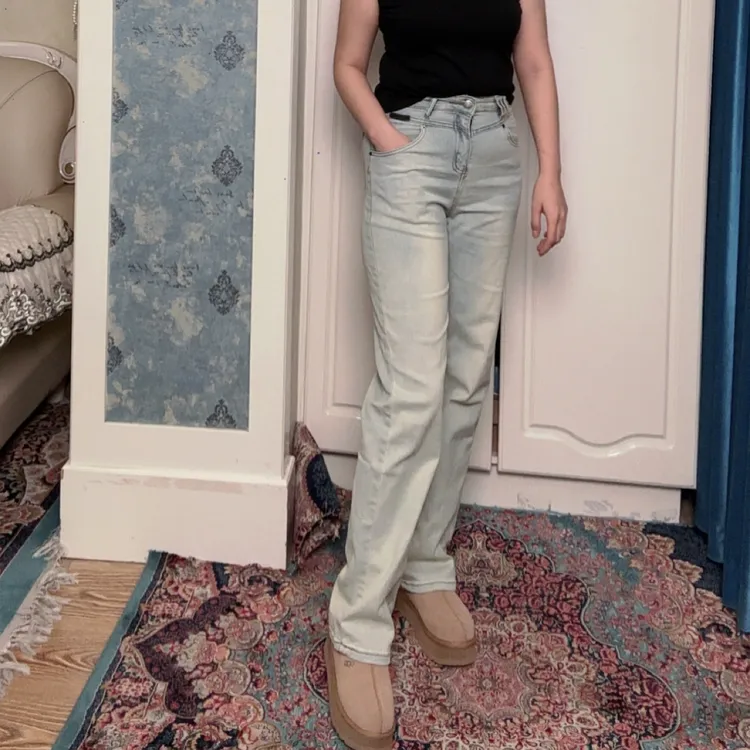 66607冬季浅蓝高腰窄版直筒牛仔裤女显瘦保暖百搭长裤