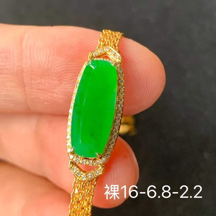 冰绿马鞍无事牌天然翡翠手链 镶嵌精致 女生配饰 翡翠保真基地