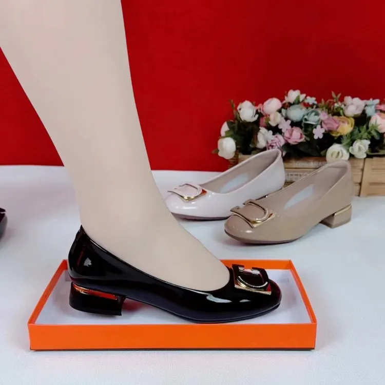 新款春季舒适时尚百搭女士低跟软底软皮亮面简约妈妈鞋漆皮浅口