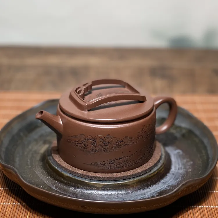宜兴紫砂壶开窗汉瓦壶原矿紫泥140cc刻绘山水手工中国风中式茶壶
