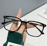 黑框素颜眼镜女韩系时尚百搭气质款素颜造型