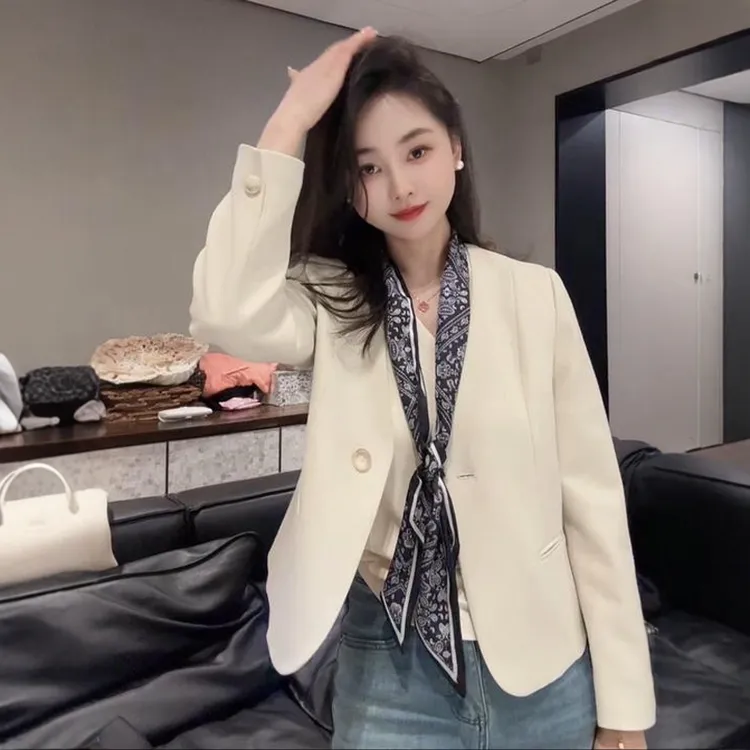 爆款设计感V领西装短款外套女2025春新款时尚气质高级感西服上衣