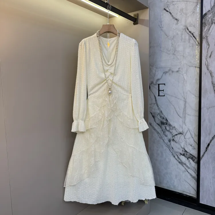 2025新款气质温柔洋气法式蕾丝设计感轻奢千金风大码连衣裙7231