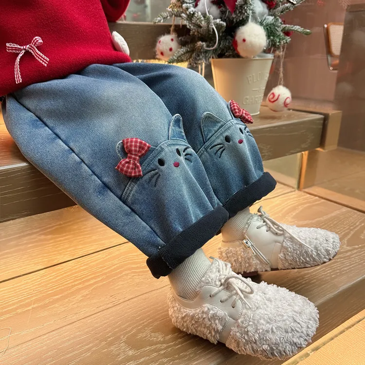 女童加绒绣花牛仔裤一体绒加厚儿童休闲时髦老爹裤子小女孩秋冬装