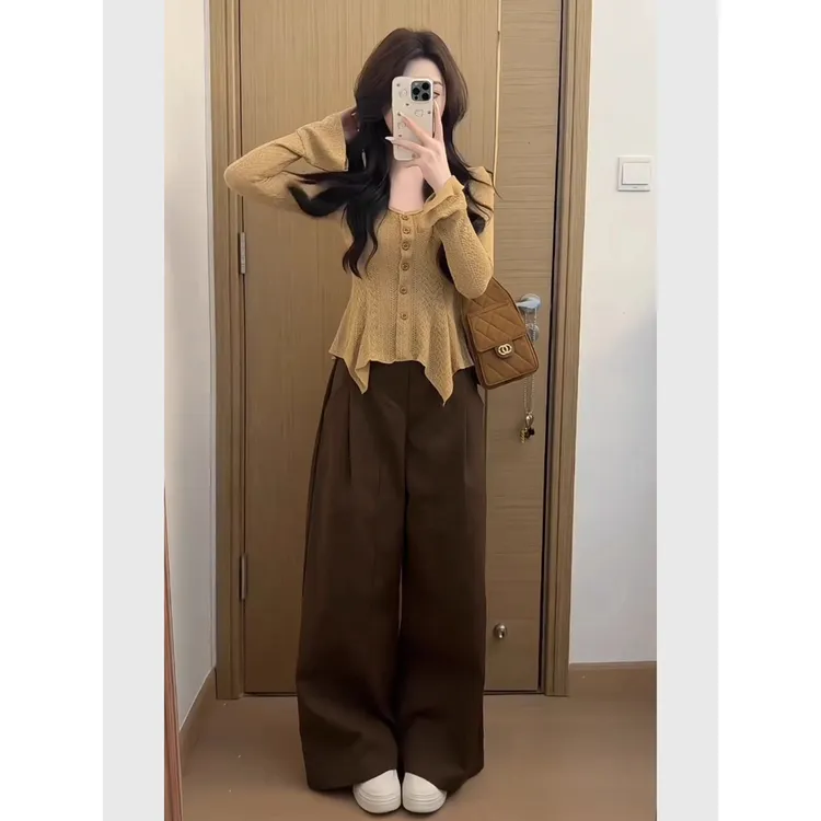 秋日好看的两件套卡其色不规则长袖毛衣精致贵气时髦洋气女装套装