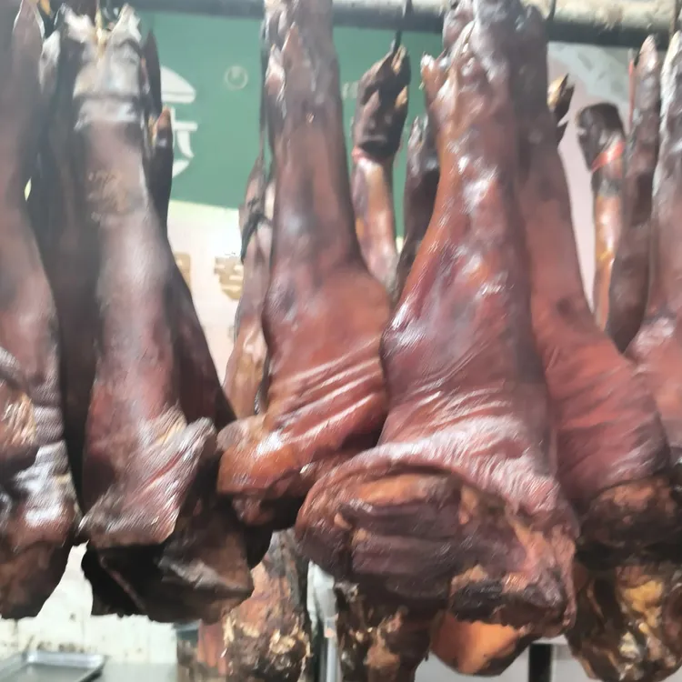 正宗柴火烟熏腊猪脚传统工艺风味独特