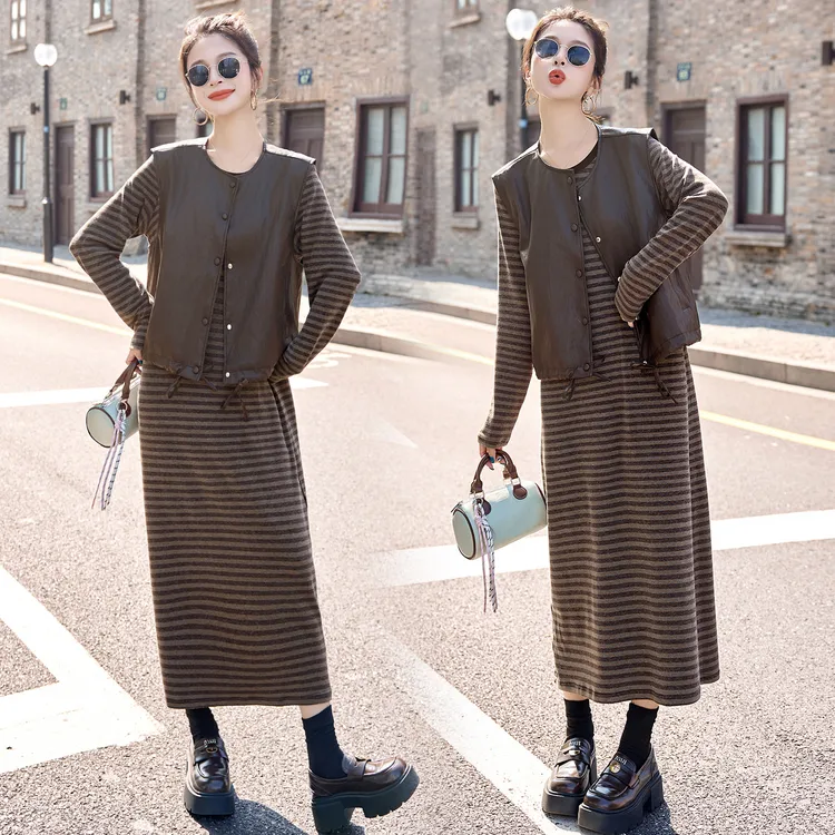 秋装女款2025年新款一整套早秋穿搭小个子马甲条纹连衣裙子两件套