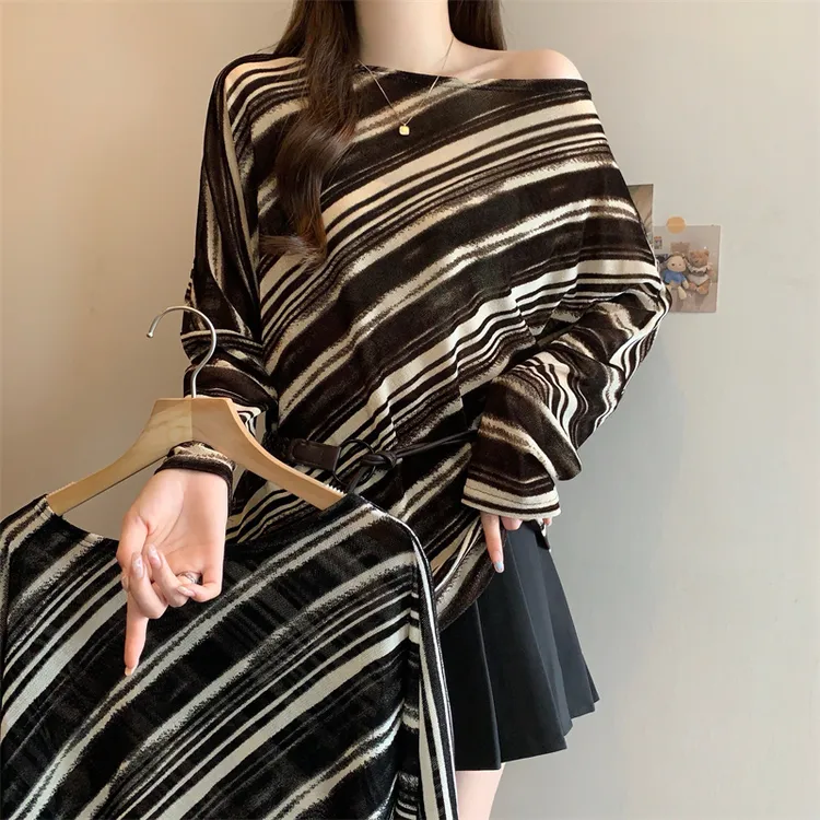 2025秋轻熟风宽松显瘦条纹长袖一字领上衣女气质收腰系带蝙蝠衫
