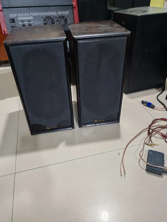 不包运费，8寸二分频书架音箱，高50宽24.5深31厘米，工作正常