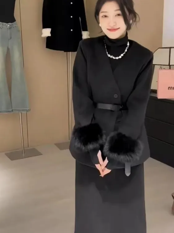 2025年秋冬季新款毛毛袖口设计感外套+半身裙两件套8537