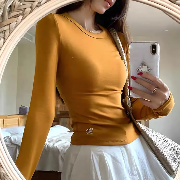 早秋新款圆领美式辣妹正肩长袖T恤女时尚刺绣内搭打底衫上衣女ins