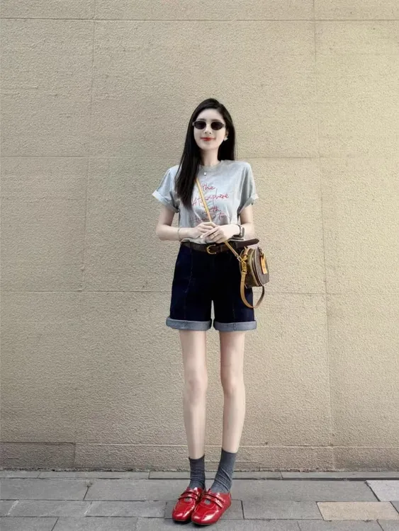 2025夏季新款韩系简约字母T恤宽松短袖上衣百搭高腰牛仔短裤套装