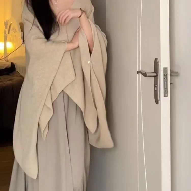 常规款女毛针织衫针织厚款圆领蝙蝠护颈纯色长款