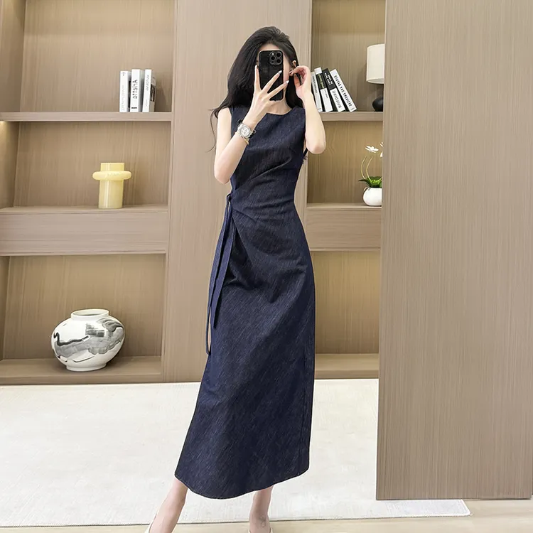 法式时髦扭结绑带设计感牛仔背心修身连衣裙2025夏季显瘦长裙