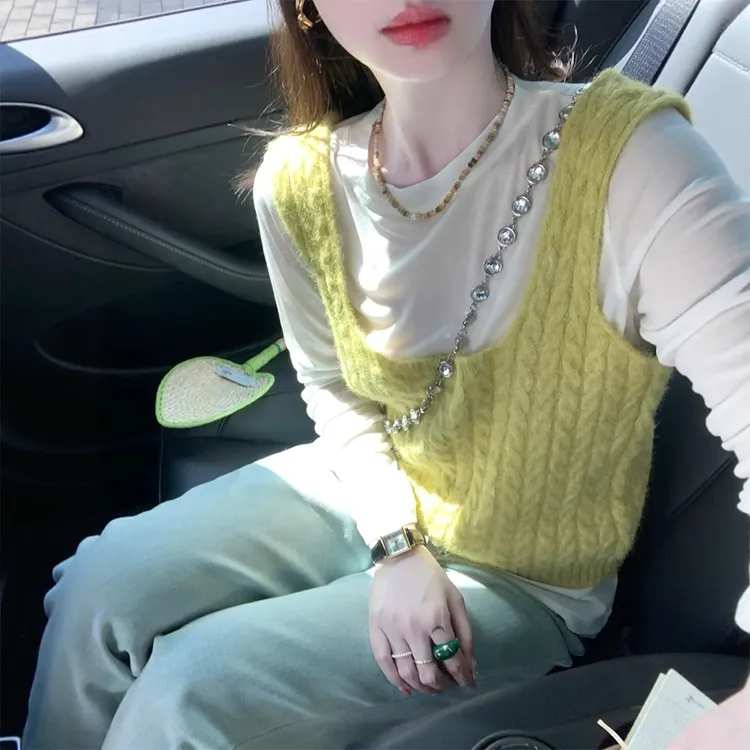 黄绿色方领麻花针织背心马甲女春秋季叠穿短款小坎肩外穿无袖上衣