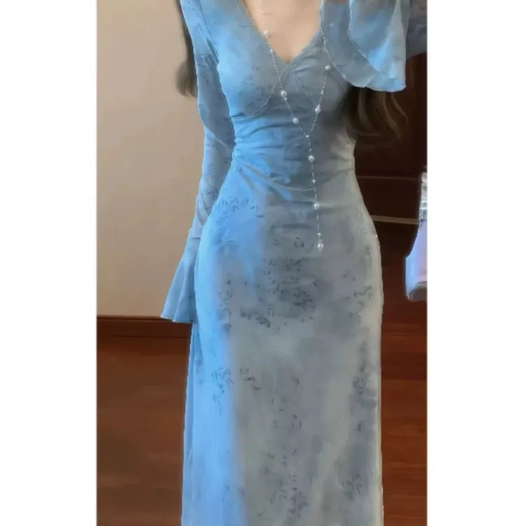 法式温柔风气质蓝色扎染V领连衣裙女装2025春季新款修身显瘦长裙