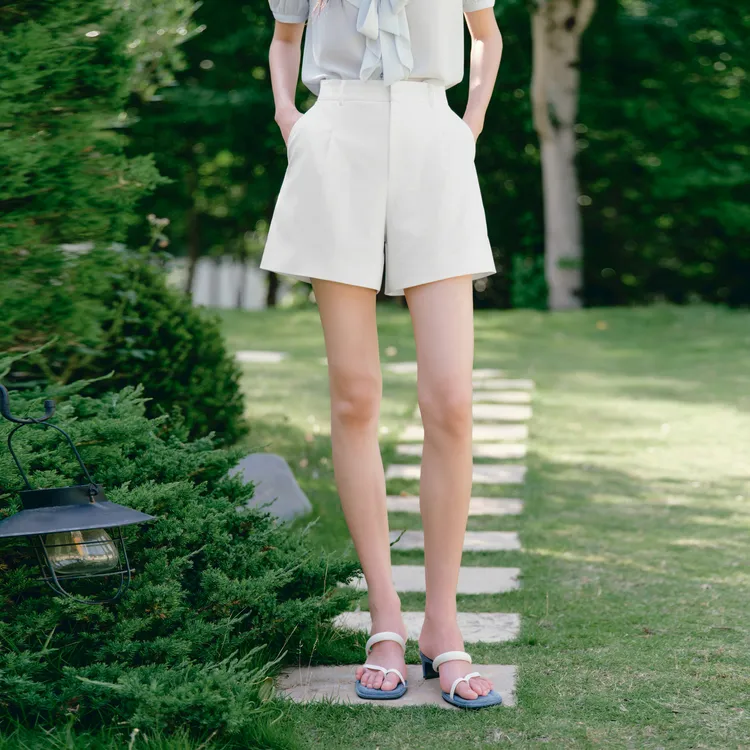 伊芙丽百搭休闲直筒显瘦短裤女2025夏装新款通勤裤子女1G6951751