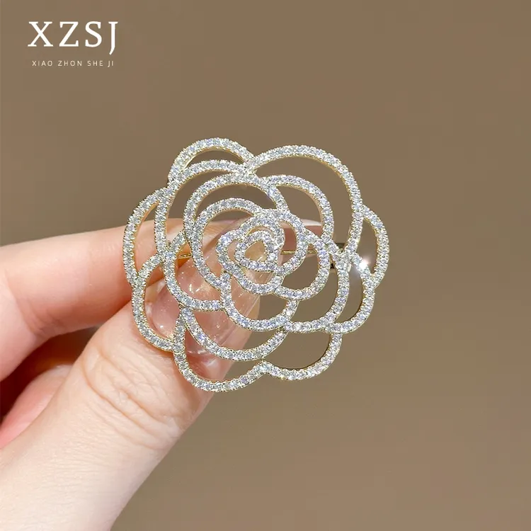 铜锆石胸针 百搭新款小香风镂空山茶花别针女高档轻奢大衣配饰