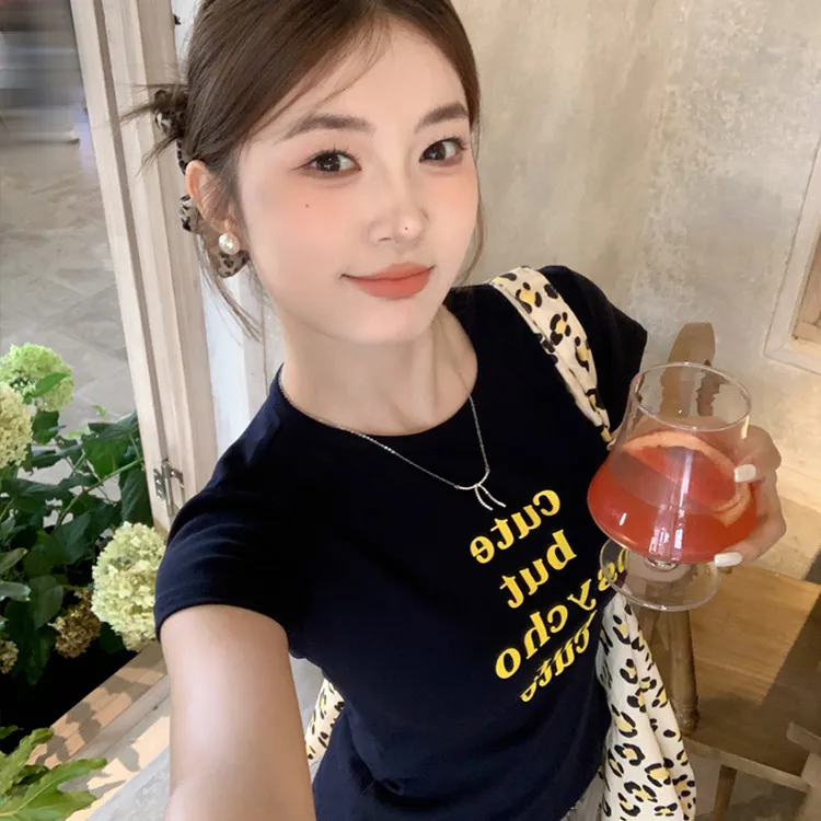 正肩圆领印花短袖T恤女2025夏季新款设计感小众修身小上衣