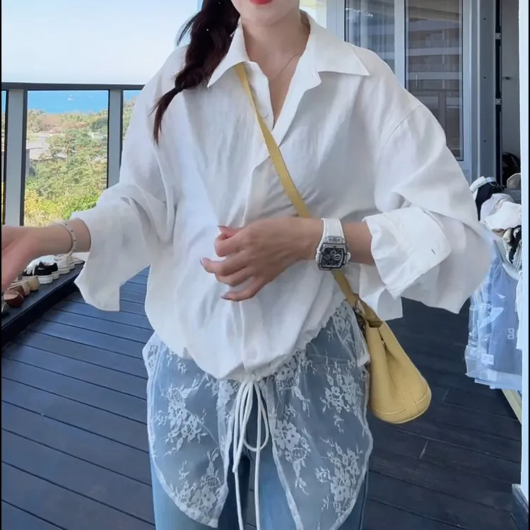 2025春款韩系温柔风设计感蕾丝拼接下摆休闲衬衫LK2501899